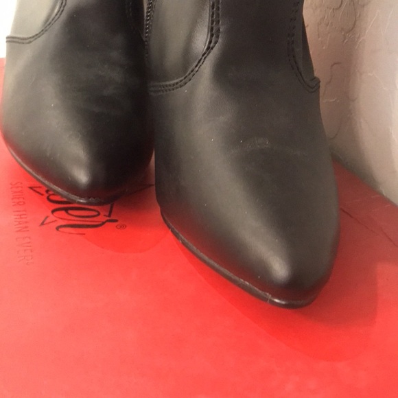 Pleaser Seduce 3024. Size 8.  Black - Picture 2 of 8